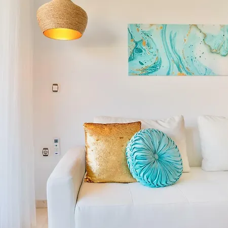 Charming On The - Pool And Parking Apartamento *